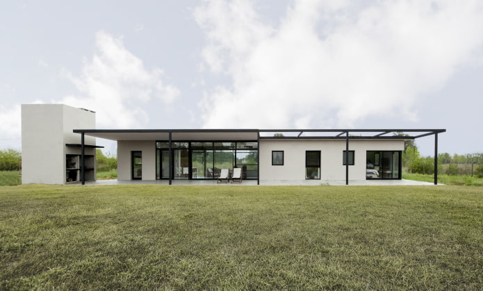 one-story house in high-tech style
