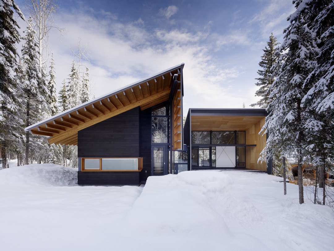 house with panoramic windows
