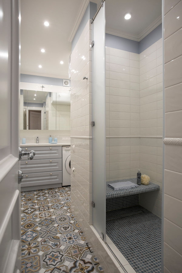 shower with tiled seat in the interior
