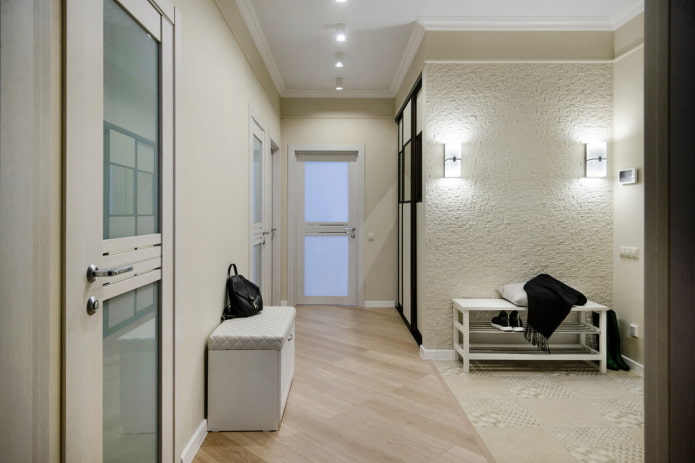 doors with inserts in the hallway interior