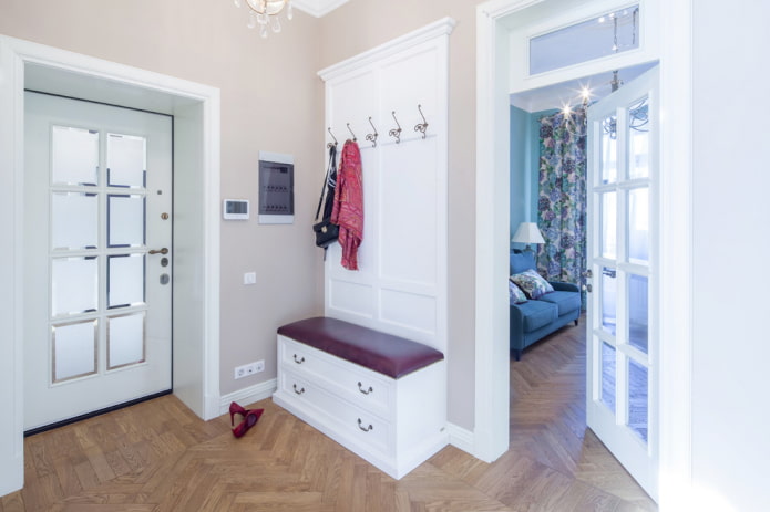 swing doors in the hallway interior