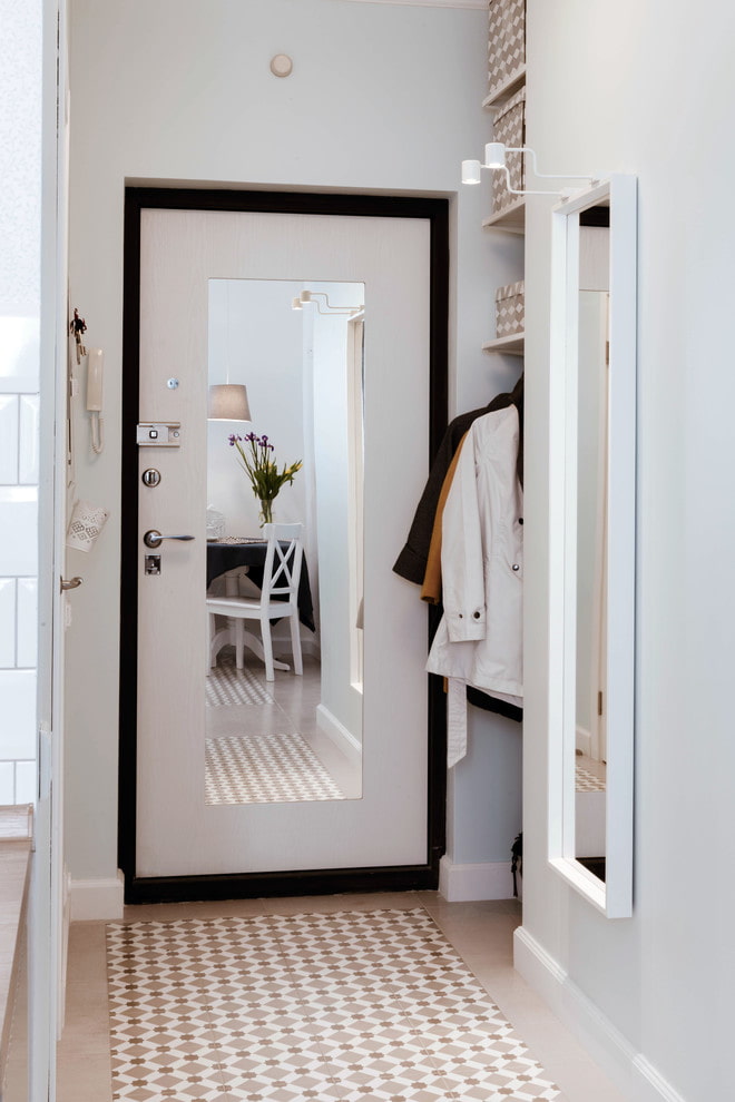 Entrance door with a mirror