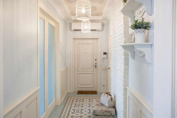 lighting in the interior of the corridor in the Provence style