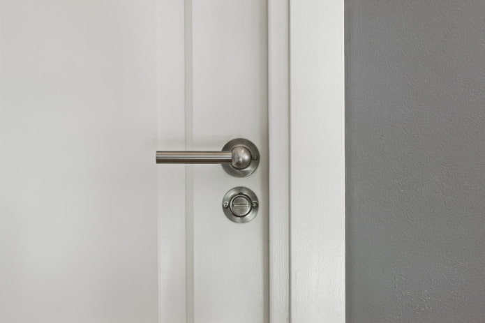 door with a lock for the toilet