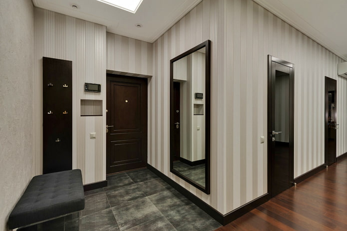 wenge-colored doors combined with a skirting board in the interior