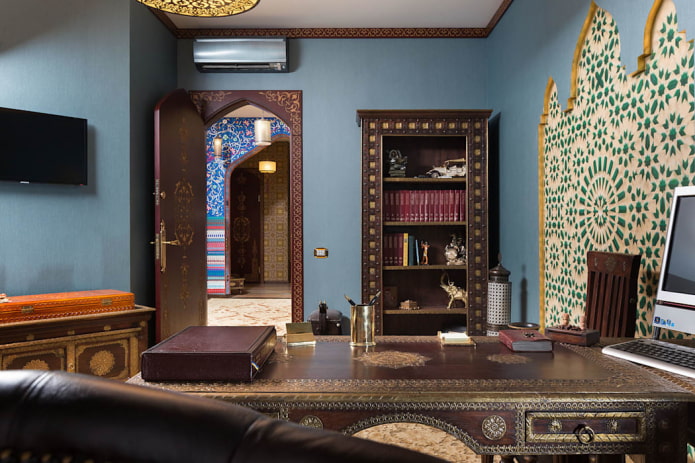 wenge-colored doors in the office in an oriental style