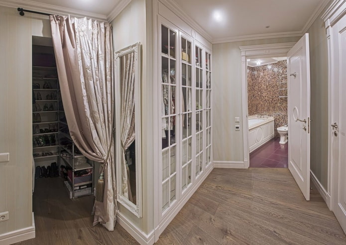 doorless passage in the dressing room