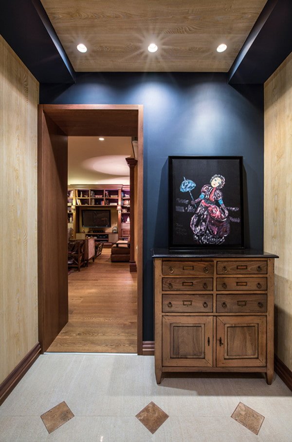 doorless passage in the interior of the hallway