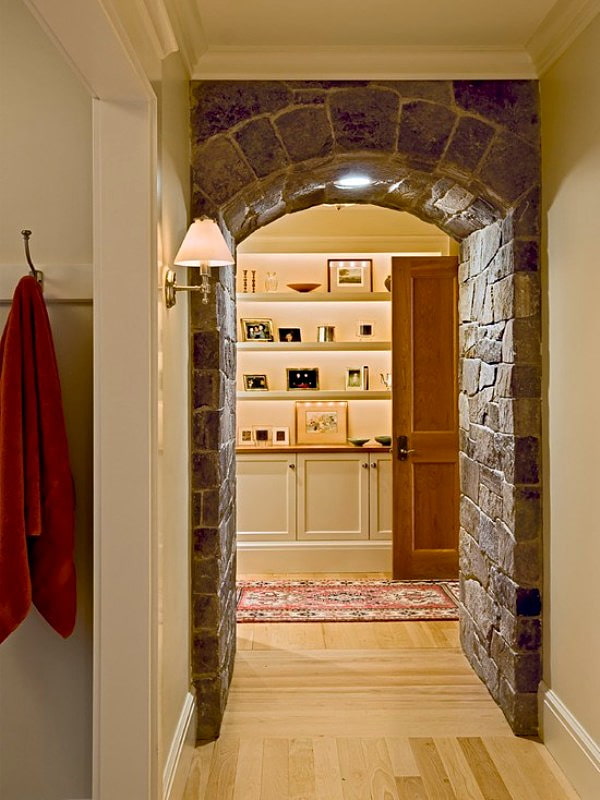 doorless passage in the interior of the hallway
