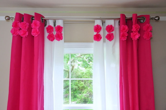 curtain fastening with eyelets