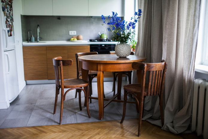 Dining room in the doorway