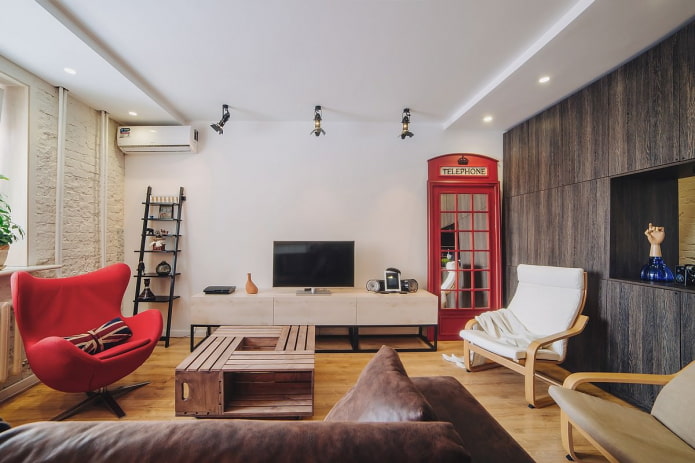 Studio with a wardrobe-telephone booth