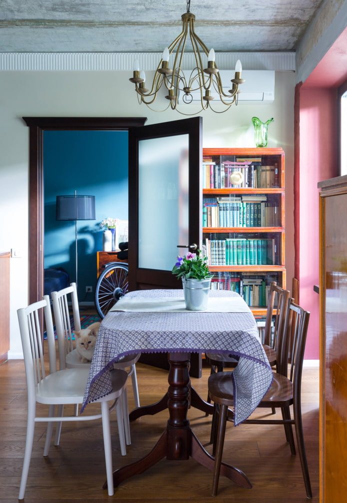 Passage to the bedroom