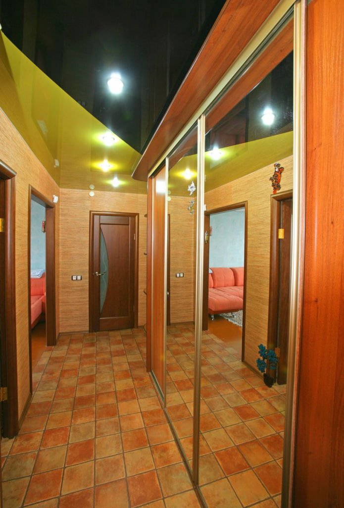 two-color stretch structure in the hallway