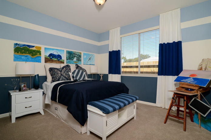 two-color curtains in the bedroom interior