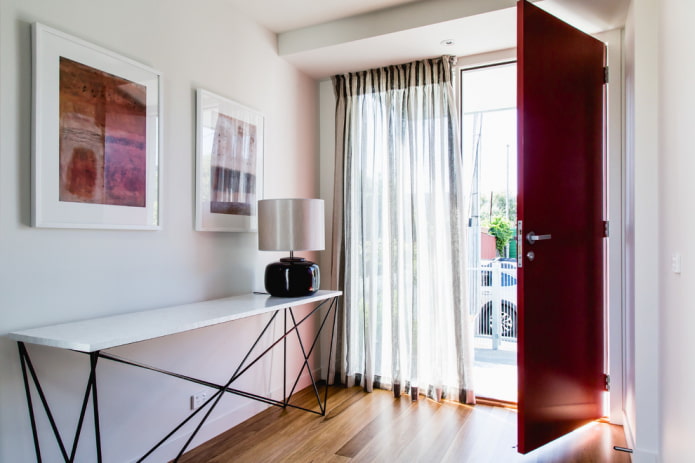 two-color curtains in the interior hallway