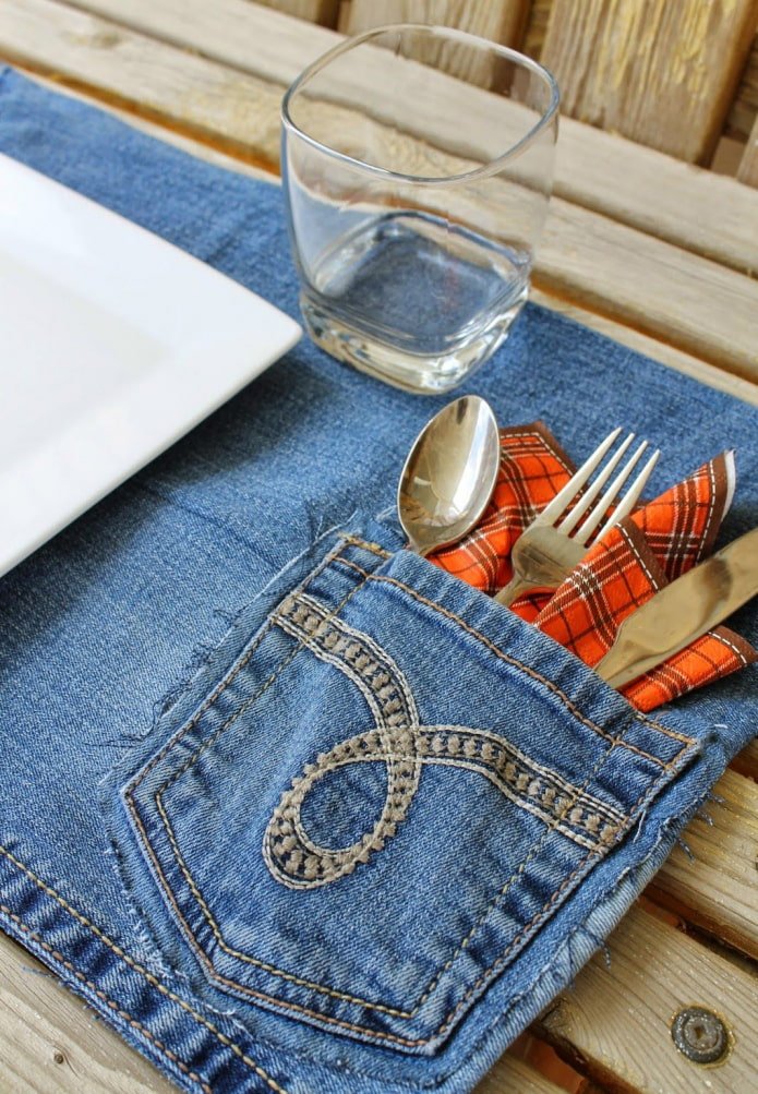 Pocket for cutlery