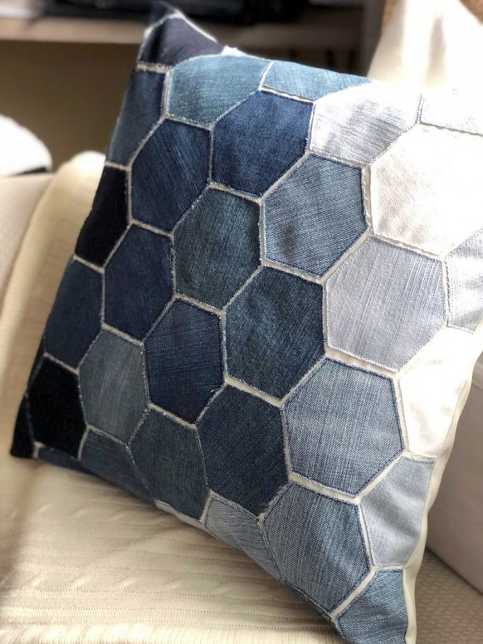 Jeans pillow