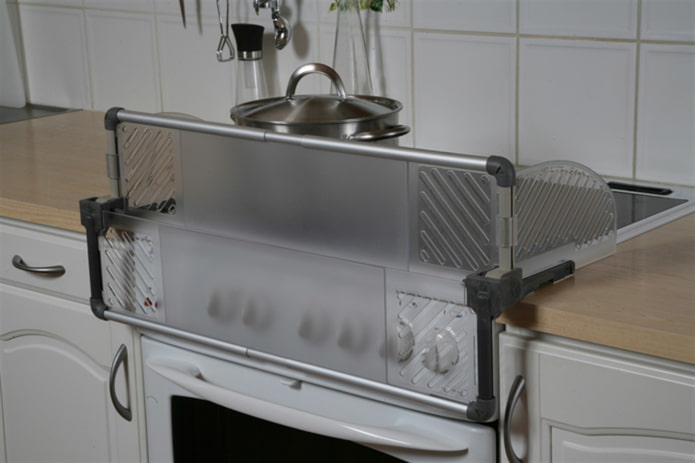 protective screen for the stove