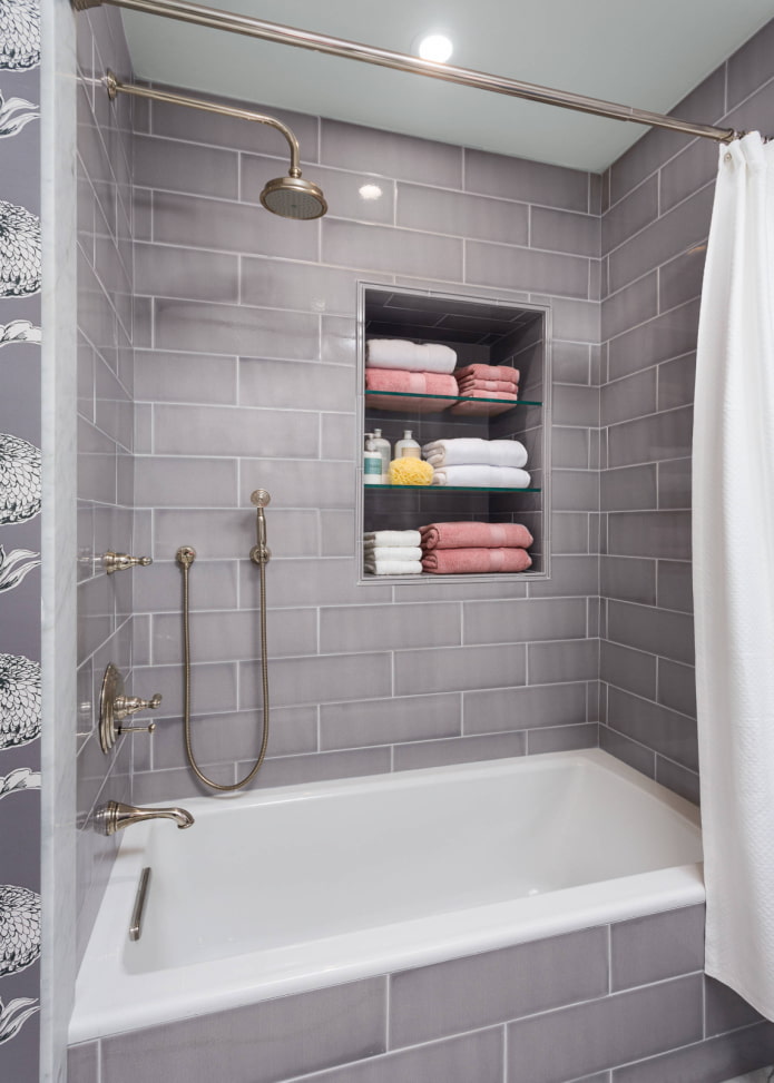 Small bathtub