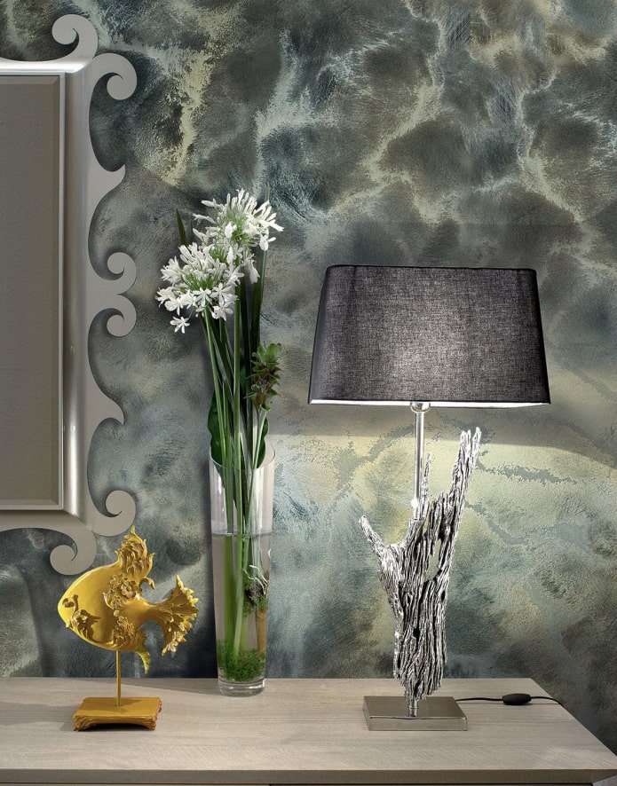 mother-of-pearl on the walls