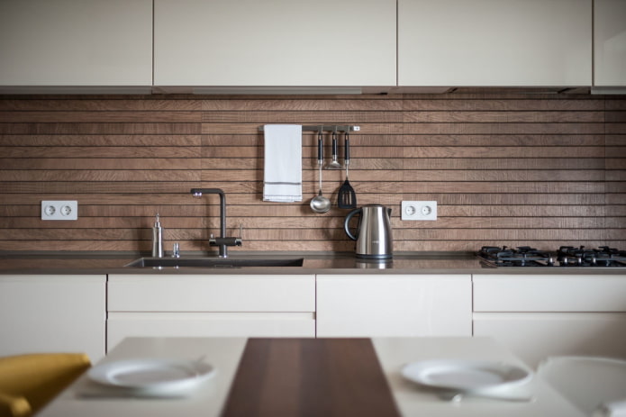 wood in the decoration of the kitchen apron