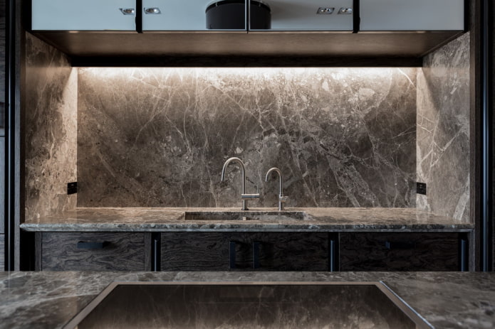 stone in the decoration of the kitchen apron