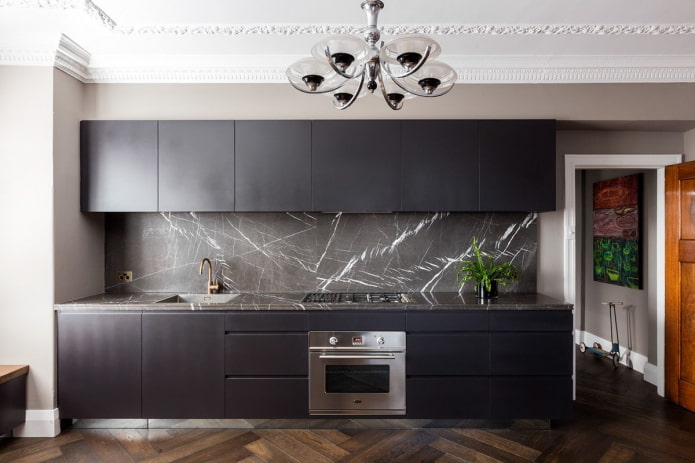 stone in the decoration of the kitchen apron