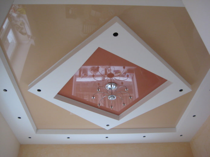 figured ceiling structure in the form of squares