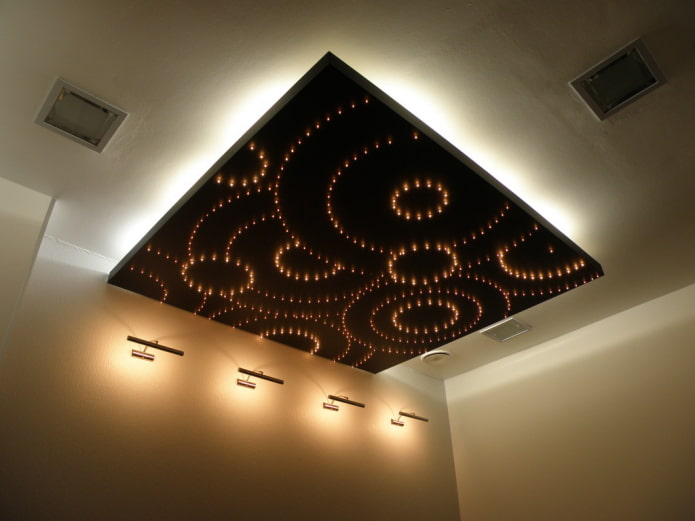 figured ceiling structure in the form of a square