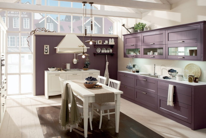 kitchen in purple tones in the Provence style