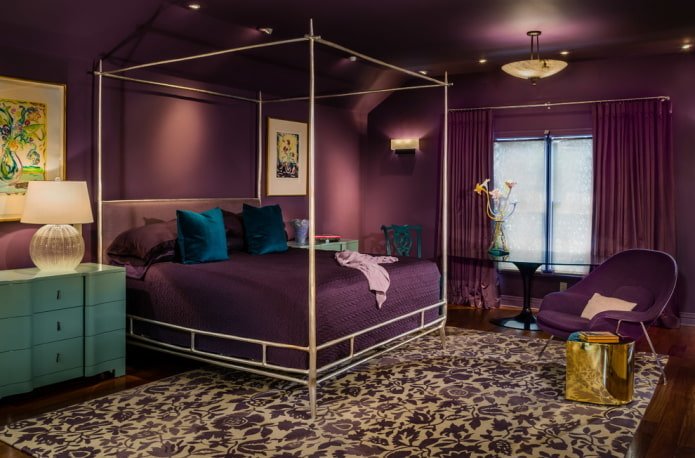 shades of lilac in the bedroom interior