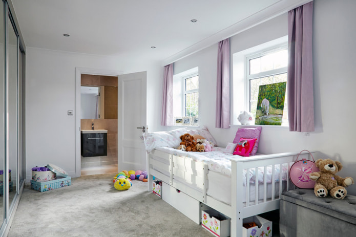 Short curtains in the nursery