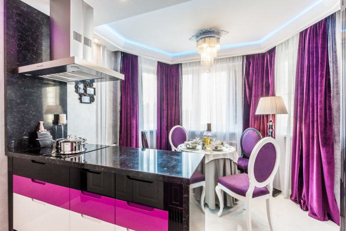 Bay window in the kitchen in purple tones