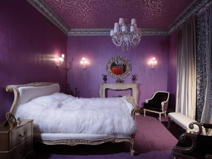 violet ceiling with patterns in the bedroom
