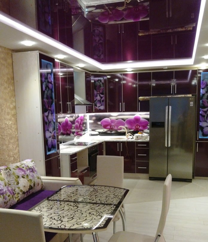 violet ceiling in the kitchen