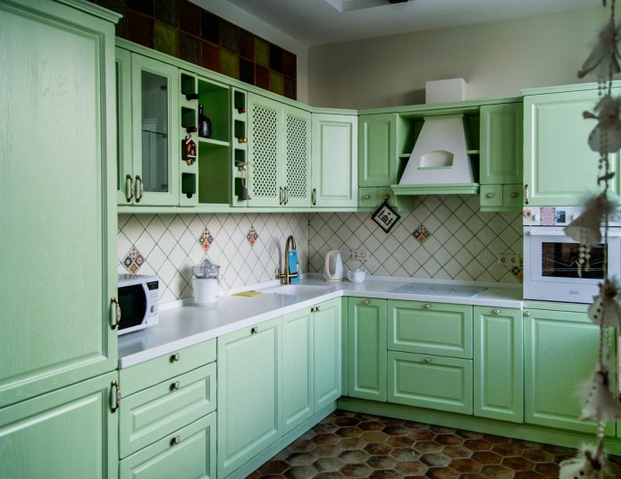 facades with a lattice in the kitchen
