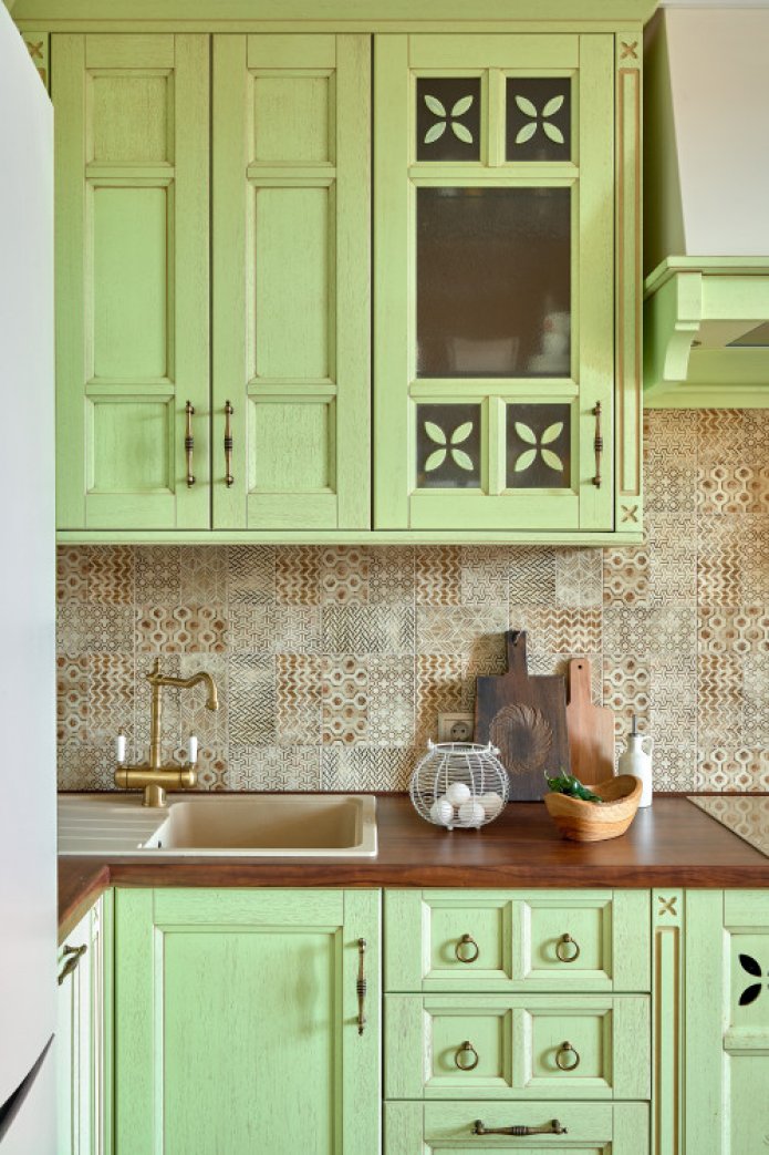pistachio and brown combination