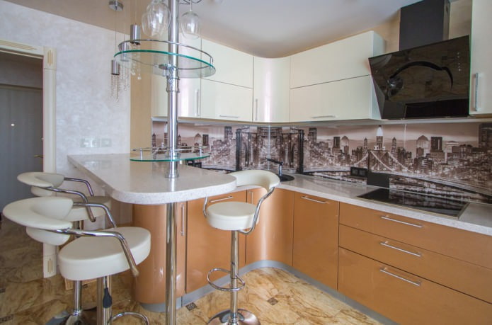 Small bar counter in the kitchen