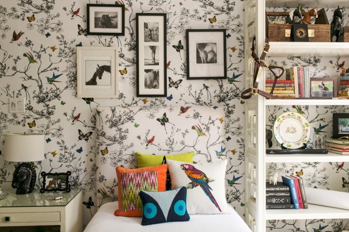 Wallpaper with butterflies and birds