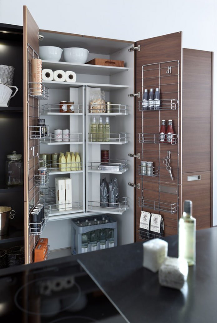 filling of kitchen cabinets
