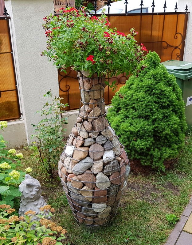 gabion in the shape of a vase