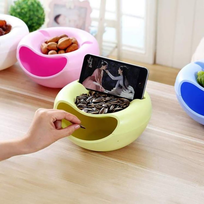 Double plate with a holder