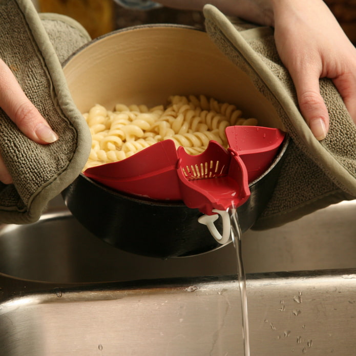 Spout for draining water
