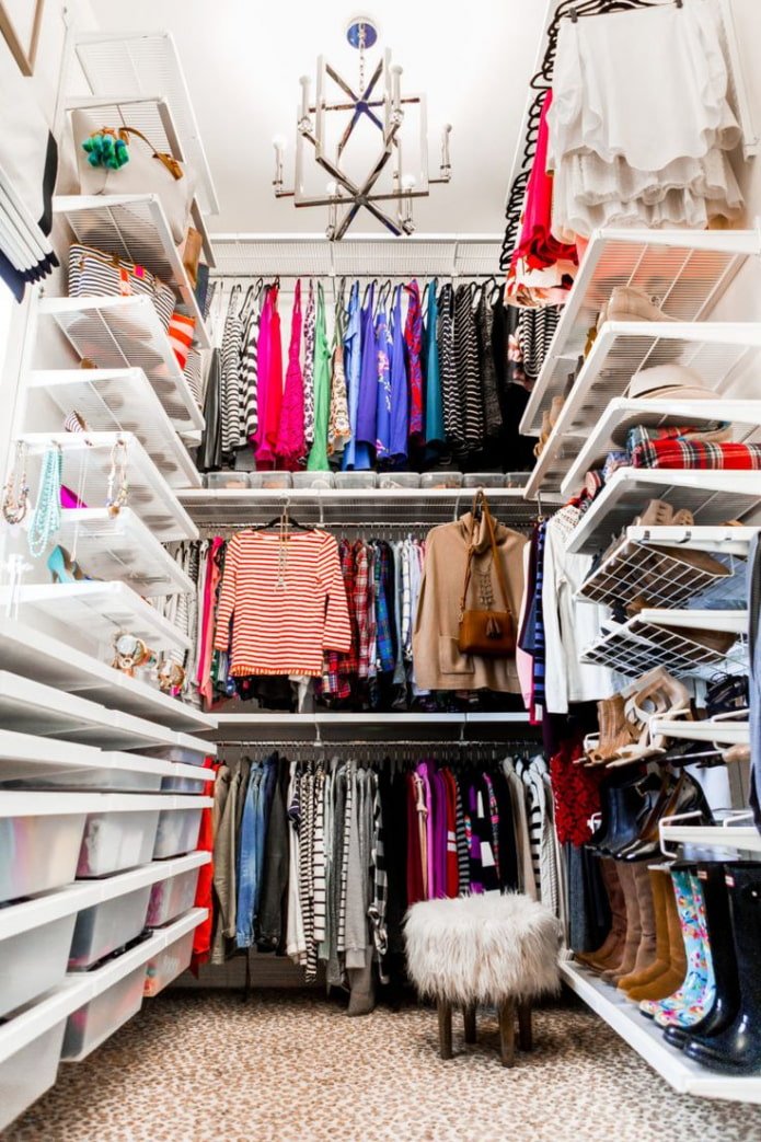 Spacious dressing room