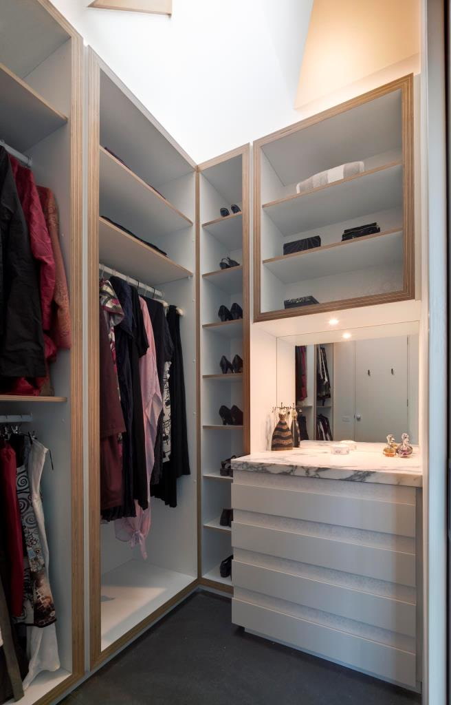 Dressing table