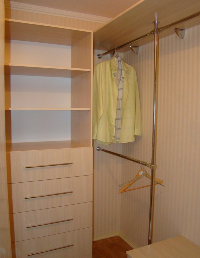 L-shaped dressing room