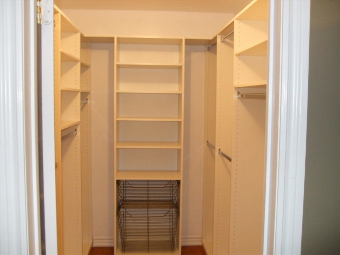 U-shaped wardrobe