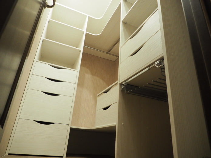 Corner dressing room