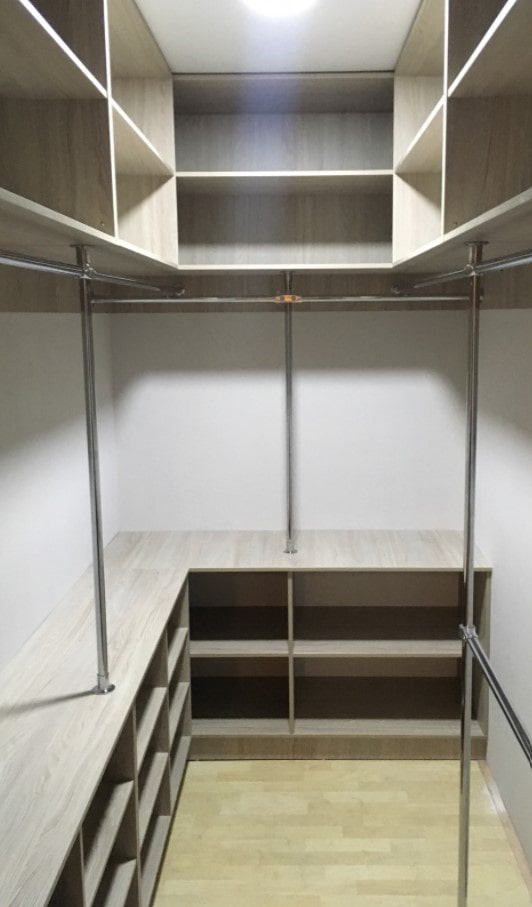 wardrobe to the ceiling